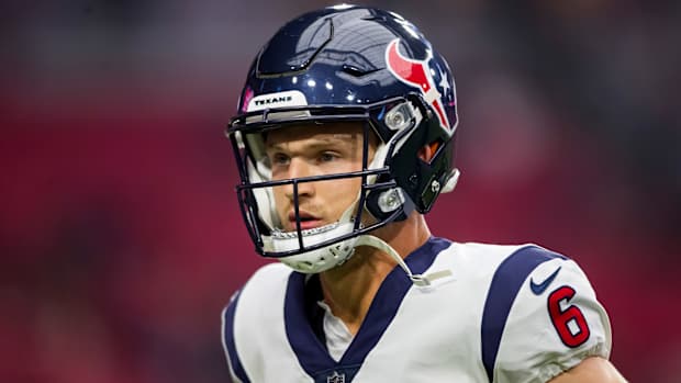 Oct 24, 2021; Glendale, Arizona, USA; Houston Texans quarterback Jeff Driskel (6) against the Arizona Cardinals at State Farm Stadium.